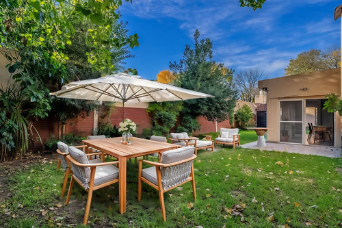 Casa En Venta. Apto Credito. Jardin Y Quincho. Monte Grande.