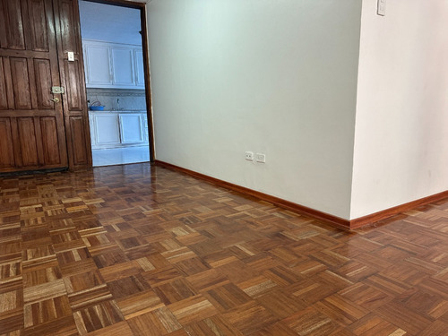Amplio Departamento De 145 M2 Ofrece El Equilibrio Perfecto Entre Espacio, Ubicación Y Estilo Clásico.