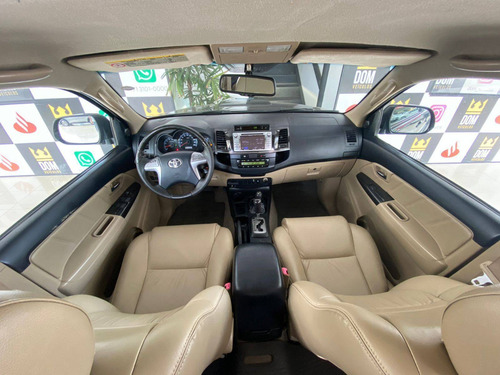 Imagem 9 de 11 de Toyota Hilux Sw4 3.0 Srv 4x4 7 Lugares 16v Turbo