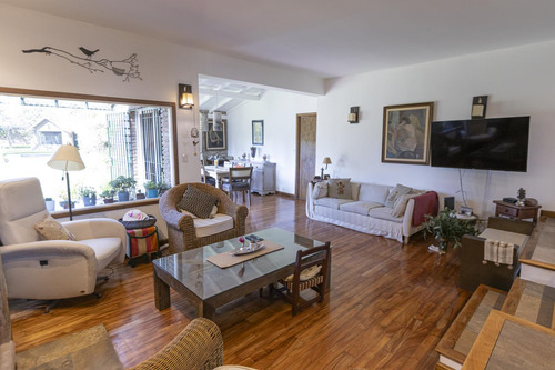 Casa En Adrogue, Fondo Libre Y Pileta