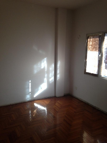 Imagen 3 de 6 de 3 Oficinas + 4 Locales En Esquina Sobre Avenida