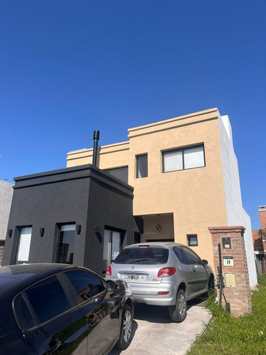 Casa En Venta, Barrio Vicente Federico I