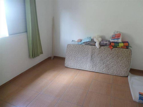 Imagem 14 de 30 de Sobrado Semi Novo Em São Vicente Com 02 Dormitorios E Quintal Em Condominio Bem Localizado - Hm2047