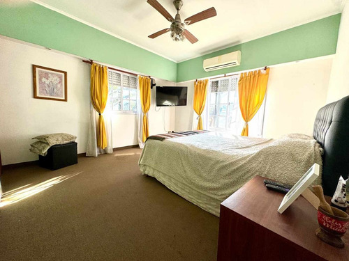 Casa 6 Ambientes Jardin Pileta Cochera Luzuriaga