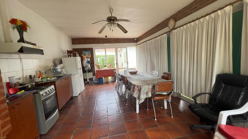 Casa Chalet En Venta Ubicado En Ituzaingó, G.b.a. Zona Oeste, Argentina