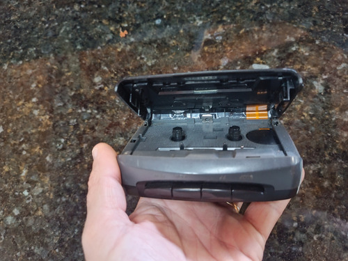 Walkman Aiwa Hs-tx366 Rádio Am Fm Cassete Portátil Com Fita Preto (Usado)