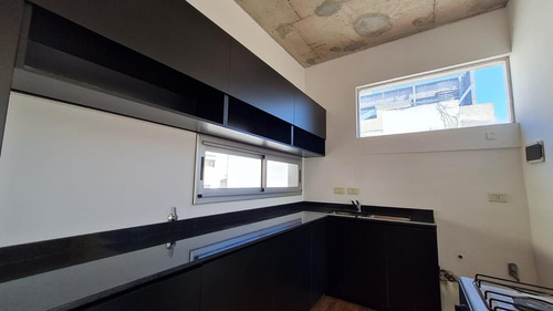 Imagen 9 de 19 de Moderno Duplex + Cochera Doble En Chaca Todo Luz Y Sol