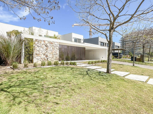 Imagen 5 de 30 de Gran Casa Moderna De Estilo 6 Dormitorios, Al Golf Del Barrio El Golf Nordelta