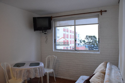 Apartamento En Peninsula, Monoambiente *- Ref: 3045
