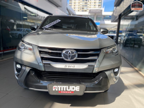 Toyota Hilux SW4 2.8 SRX 4X4 7 LUGARES 16V TURBO INTERCOOLER DIESEL 4P AUTOMÁTICO