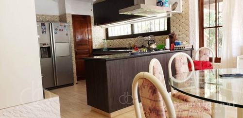 Casa De 4 Dormitorios + Dependencia Y Piscina En Cantegril, Punta Del Este- Ref: 54135