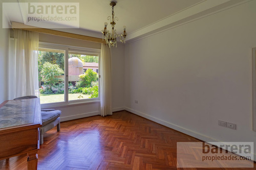 Exclusivo Chalet En Los Troncos: 4 Dormitorios Con Terreno Único