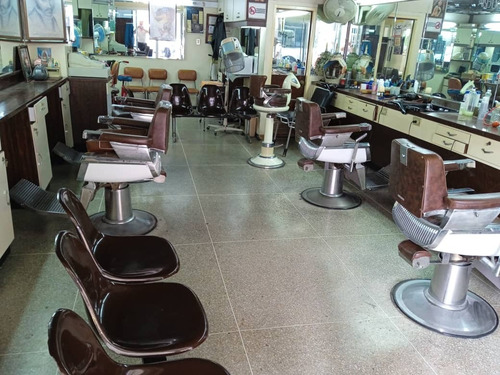 Vendo Local Y Fondo De Comercio Peluquería Y Barbería 44m2, 48 Años Hecho El Punto Comercial, Ubicado En San José De Cotiza, Muy Cerca Mercado De Las Flores Fuerzas Armadas. Se Venda Local Con Todo