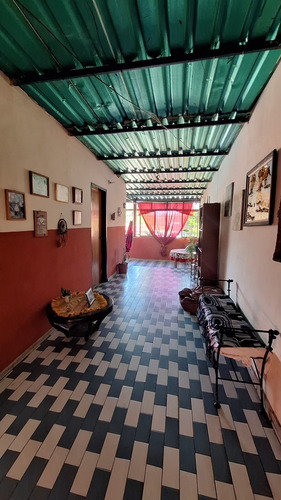 En Venta Casa Urb. La Barraca. Js0214