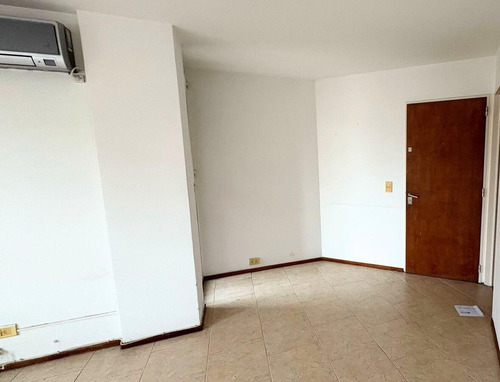 Departamento En Venta De 2 Dormitorios Al Frente Del Paseo Buen Pastor En Barrio Nueva Córdoba.