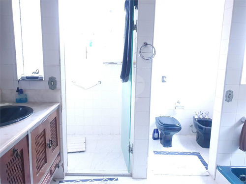 Imagem 23 de 30 de Linda Residência Em Um Bolsão Residencial Em Interlagos, Toda Rodeada Por Um Jardim. - Reo635752