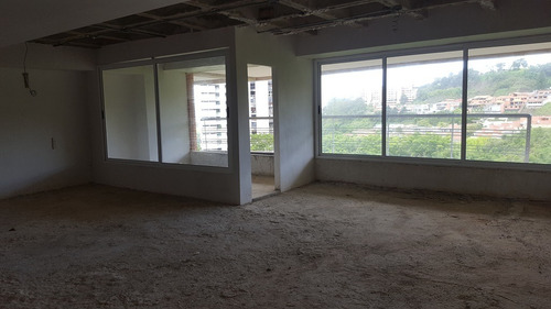 Alto Hatillo Imponente 180mts Financiamiento 50% En Dos Años Sin Intereses Linda Vista Edificio Nuevo Pozo De Agua Calle Privada Vigilancia 2habitaciones /3baños 2 Puestos En Sótano Maletero