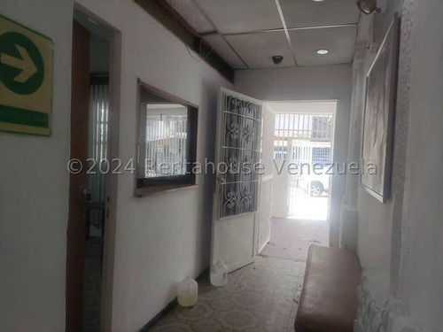 Casa Comercial En Venta En Los Rosales