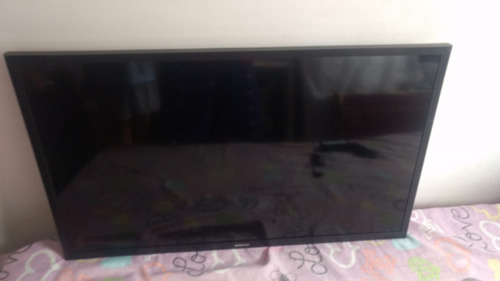 Imagem 1 de 5 de Tv Samsung Smart Tv 32pol Tela Trincada