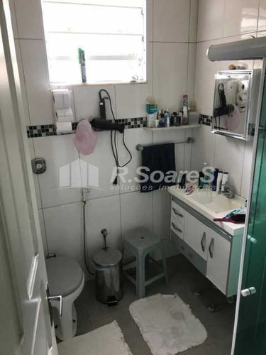 Imagem 14 de 15 de R Soares Vende!!! Excelente Casa Salas Dois Quartos Com Churrasqueira,, Lavanderia, Jardim Fruteiras.ótima Localização No Parque Imperial Nova Friburgo. - Jcca30028