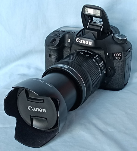 Canon 7d Con 18  135 F3.5  Prácticamente Nueva Sin Detalles 