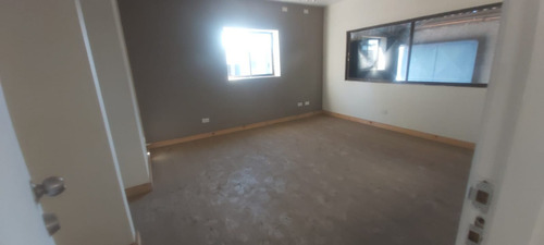 Amplia Bodega Industrial Con Oficinas Para Tus Operaciones