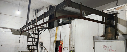 Importante Local Comercial Con Vivienda Y Depósito En Esquina