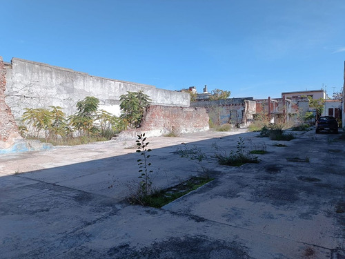 Alquiler Terreno De 1700 M2 En Barrio Bella Vista