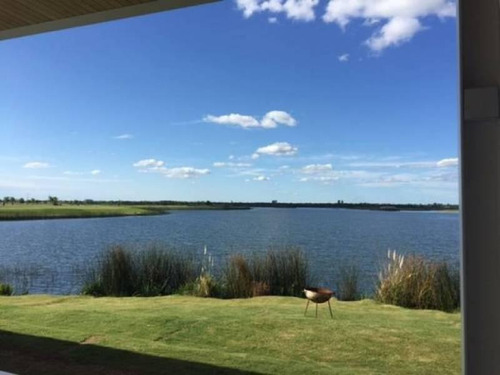 Imagen 2 de 9 de Lote Al Agua En Marinas - Puertos Del Lago - Escobar