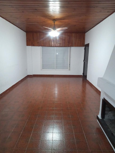 Casa En Venta - 2 Dormitorios 1 Baño - Cocheras - 300mts2 - Alsina, Baradero