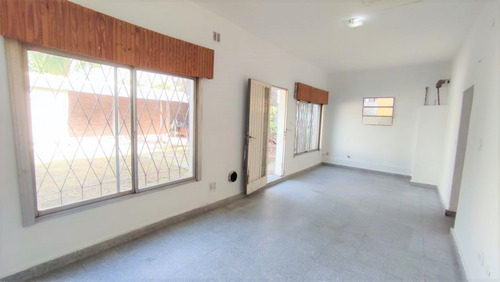 Imagen 14 de 17 de Casa En Venta En Jose Leon Suarez