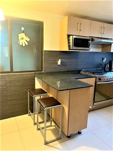 Imagen 8 de 26 de Exterior Remodelado 3 Recs 2.5b 2 Autos