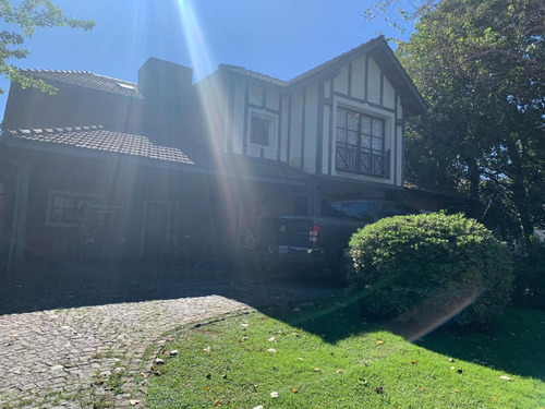 Casa En Venta - 4 Dormitorios 3 Baños - Guillermo Hudson