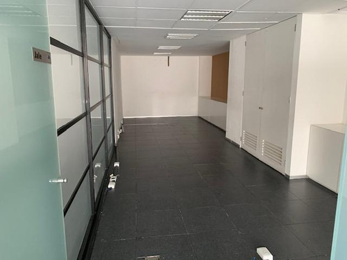Polanco, 220m2 Totalmente Acondicionada, Sala De Juntas, Privados, Área De Comedor, 2 Baños, Área Abierta De Trabajo. Muy Cerca Del Metro Polanco. El Edificio Cuenta Con Vigilancia 24 Horas