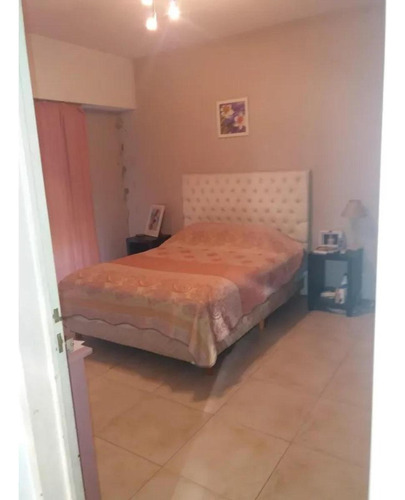 Casa En Venta - 4 Dormitorios 3 Baños - 461mts2 - El Palomar
