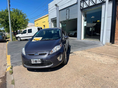 Imagen 2 de 10 de Ford Fiesta Kinetic Design 2013 1.6 Design 120cv Titanium