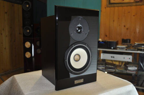 Parlantes High End Contrast Audio Lens.