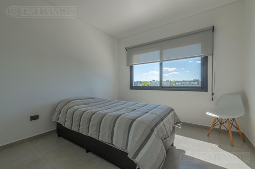 Impecable Casa Con Hermosa Vista A Laguna En Canton Norte - Escobar - Pg