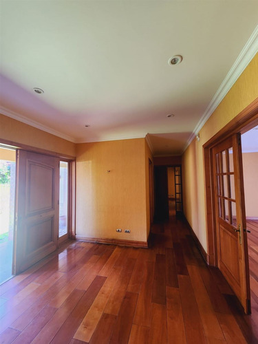 Casa En Venta De 6 Dorm. En Talca