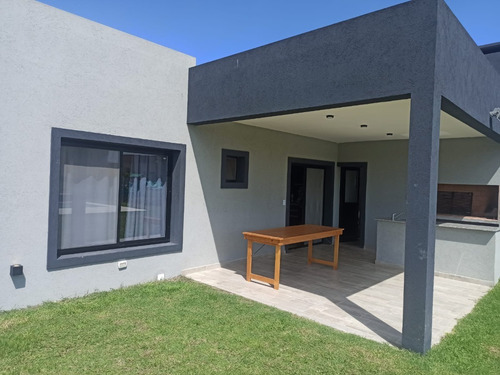 Imagen 10 de 15 de Casa San Ramiro Al 100 - Pilar Del Este