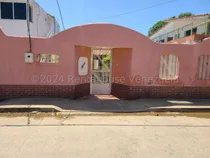 Comprar Amplia Casa Con Tres Anexos Independientes En Los Robles. Xm. 25-2421