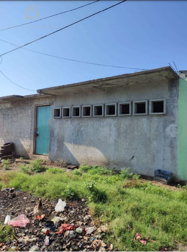 Terreno En Venta En La Colonia Malibran De Las Brujas, Cuenta Con Una Construcción De 250 M2