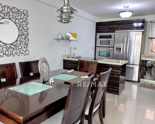 Re/max 2mil Vende, Townhouse, Conjunto Residencial Vista Del Mar, Mariño, Isla De Margarita.