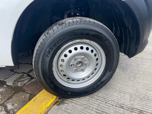Nissan NP300 2.5 Estacas Dh Aa Mt