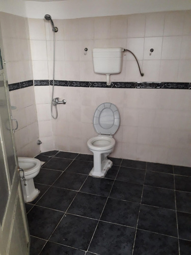 Antiguo, Amplio 1 Dorm. Living Comedor, Cocina, Baño, Patio