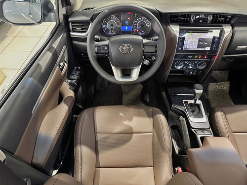 Toyota Hilux SW4 2.7 SR 7 LUGARES 4X2 16V