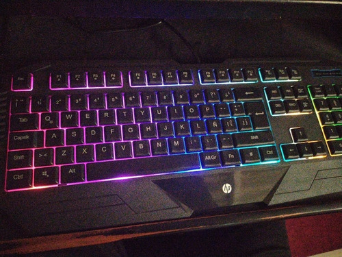 Imagen 9 de 10 de Teclado Gamer Hp K110 Rgb Rainbow Usb Español Con Luces