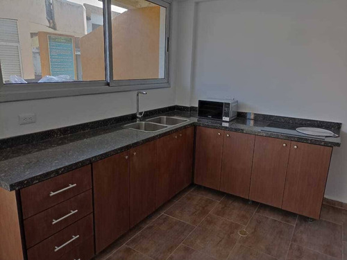 Imagen 3 de 12 de Century21 Vende Espectacular Tonwhouse