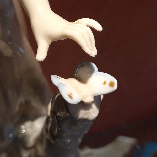 Figura De Porcelana Nao Por Lladro Antigua Estatuilla Niña Celeste Blanco Y Marron (Usado)
