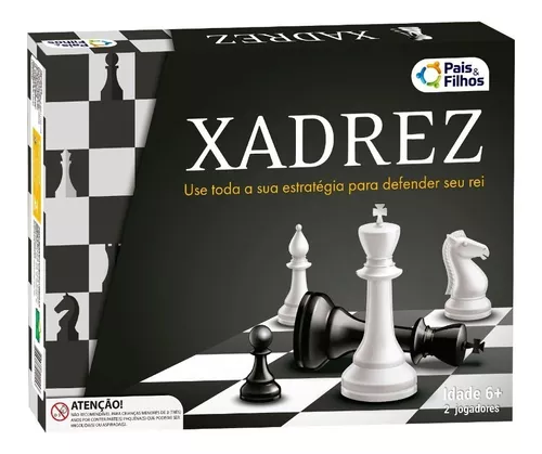 Jogo de xadrez em grupo no preto